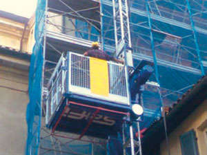 Noleggio montacarichi da cantiere Ceer Res Omnia